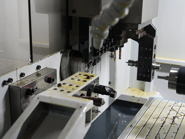 Torno automático de cabezal deslizante CNC